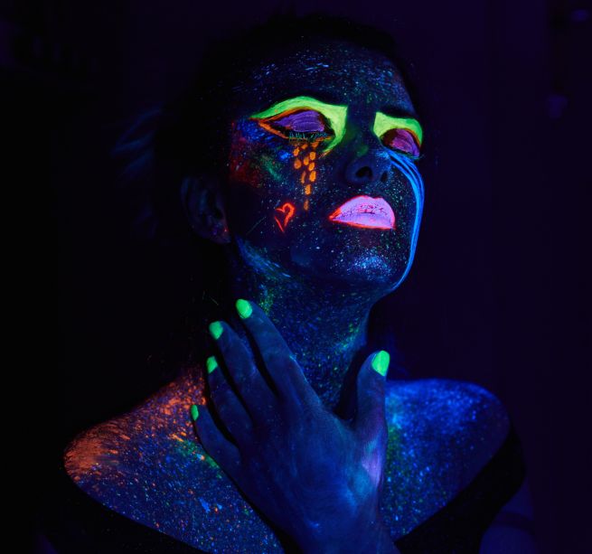 simree neon makeup