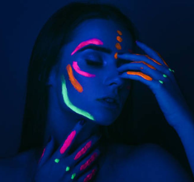 simree neon makeup